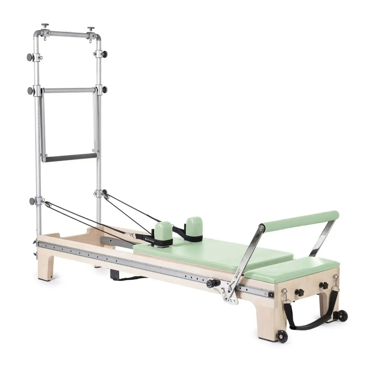 Elina Pilates Master Instructor Reformer mit Tower aus Ahornholz mit hellgrünen Polstern, Seitenansicht