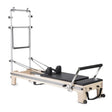 Elina Pilates Master Instructor Reformer mit Tower aus Ahornholz mit schwarzen Polstern, Seitenansicht