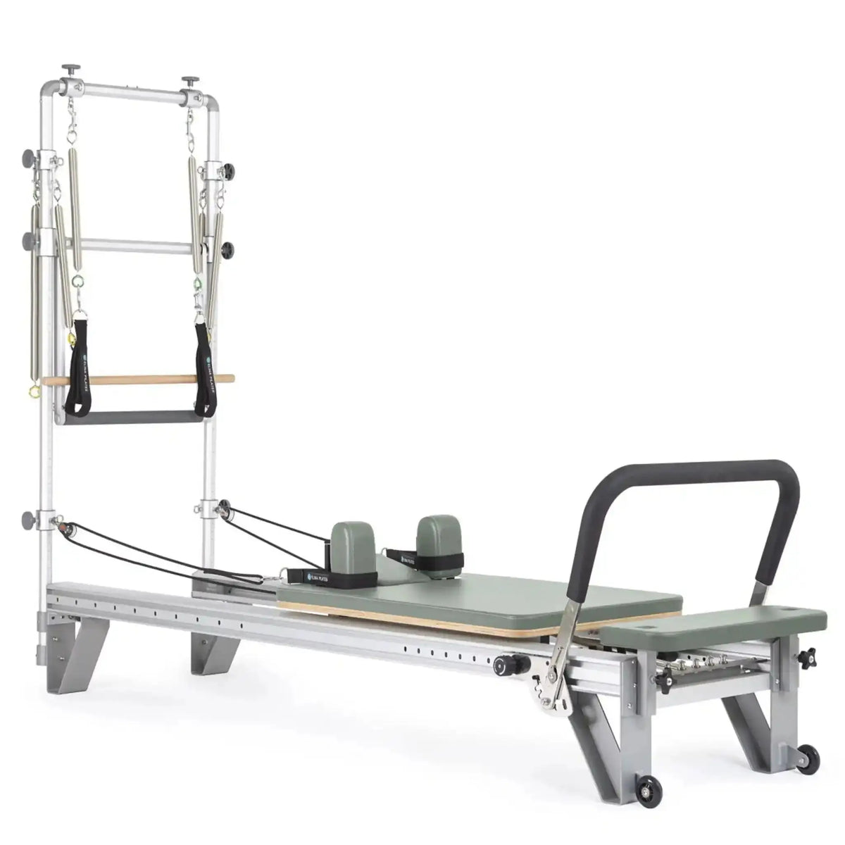 Elina Pilates Mentor Reformer mit Tower aus Aluminium – Schrägansicht mit Polstern in Eisblau, freigestellt vor weißem Hintergrund