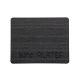 Elina Pilates Non Slip Protector rutschfeste Auflage in der Draufsicht, dunkelgraue strukturierte Oberfläche mit Logo