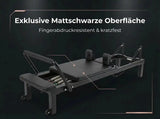 Elina Pilates Nubium Black Edition Reformer aus schwarzem Aluminium im Detail: mattschwarze Oberfläche in Schrägansicht