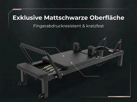 Elina Pilates Nubium Black Edition Reformer aus schwarzem Aluminium im Detail: mattschwarze Oberfläche in Schrägansicht