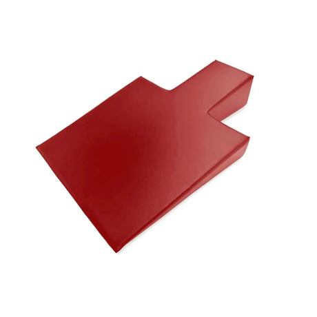 Elina Pilates Postural Wedge Lagerungskeil in Schrägansicht mit Aussparung, Farbe Rot