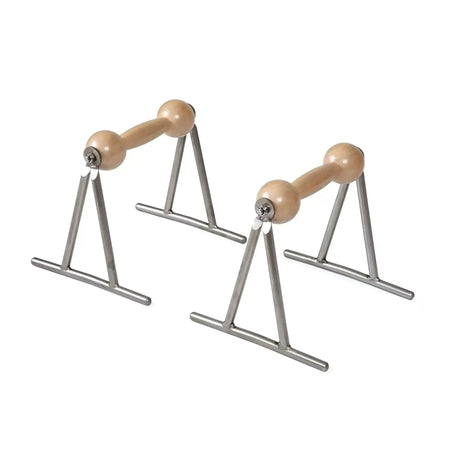 Elina Pilates Push Up Device Liegestütz-Gerät, zwei Griffe aus Holz auf Edelstahlgestell in der Schrägansicht