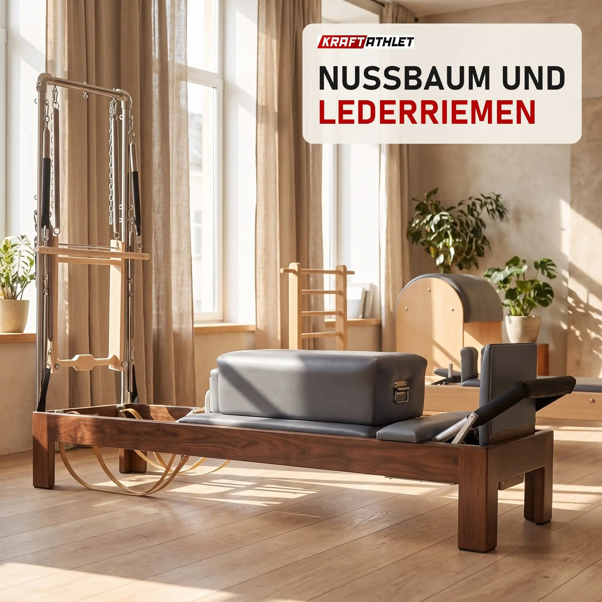 Elina Pilates Reformer Klassisch Dunkles Holz mit Tower in einem hellen Pilates-Studio mit Holz und Leinen