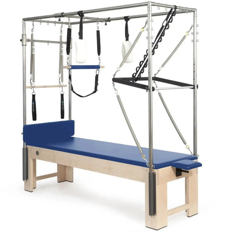 Elina Pilates Wooden Cadillac aus Rock-Ahorn mit Polstern in Blau, Schrägansicht mit Rahmen
