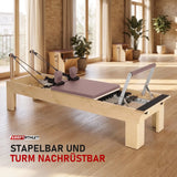 Elina Pilates Wooden Reformer aus Rock-Ahorn in einem hellen Pilates-Studio mit Holz und Leinen