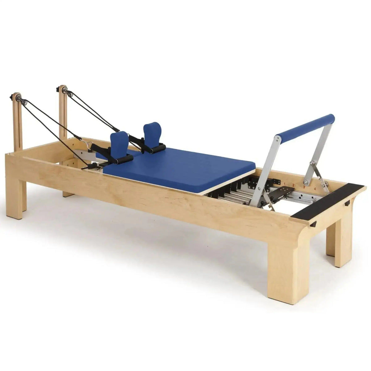 Elina Pilates Wooden Reformer Physio aus Rock-Ahorn mit blauem Polster, Schrägansicht