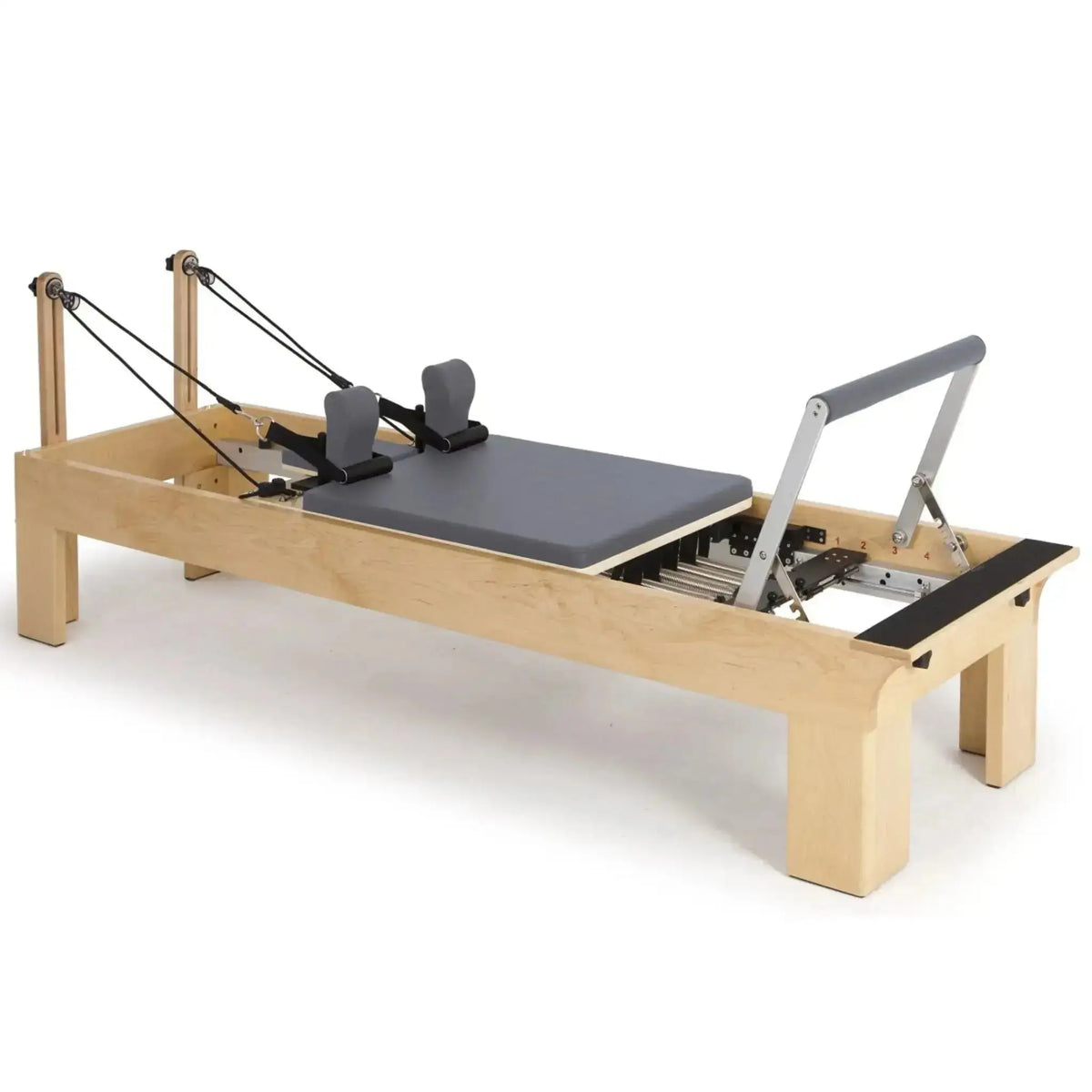 Elina Pilates Wooden Reformer Physio aus Rock-Ahorn mit grauem Polster, Schrägansicht