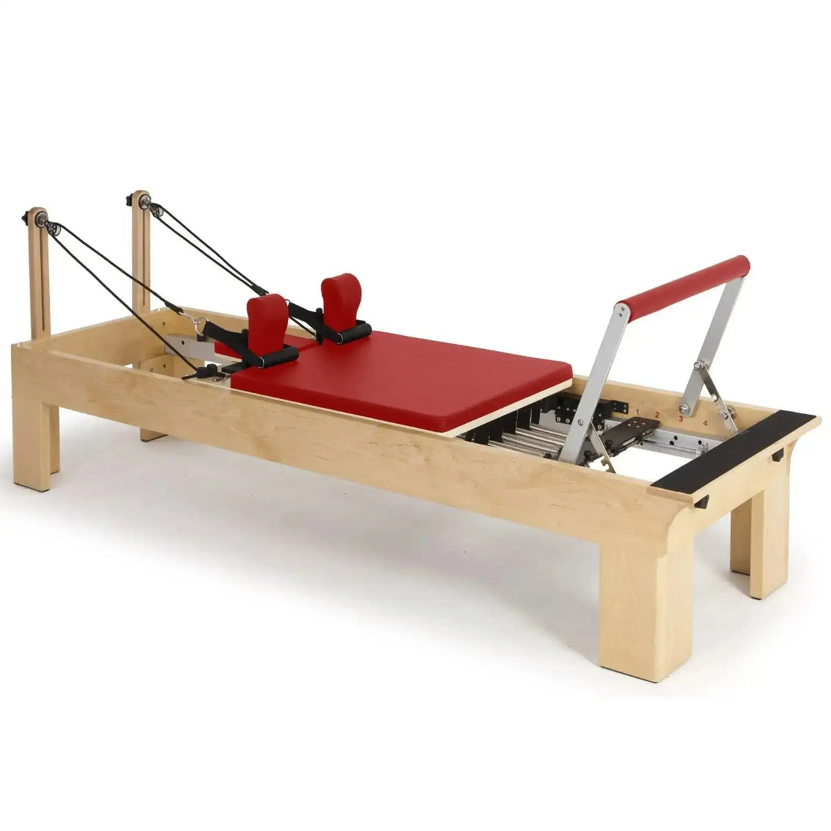 Elina Pilates Wooden Reformer Physio aus Rock-Ahorn mit rotem Polster, Schrägansicht