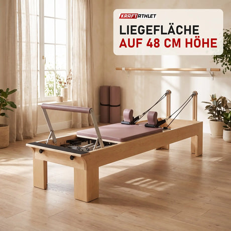 Elina Pilates Wooden Reformer Physio aus Rock-Ahorn in einem hellen Pilates-Studio mit Holz und Leinen