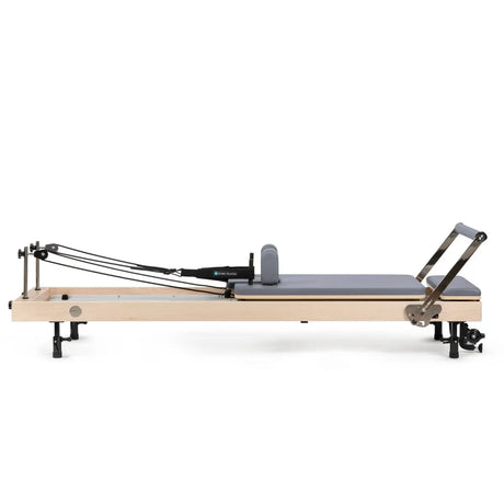 Elina Pilates Vertikaler Reformer in Grau, liegend in der Seitenansicht