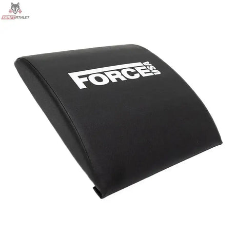 Force USA Ab Mat Bauchmuskelkissen in Schrägansicht von oben, schwarz mit weißem Schriftzug