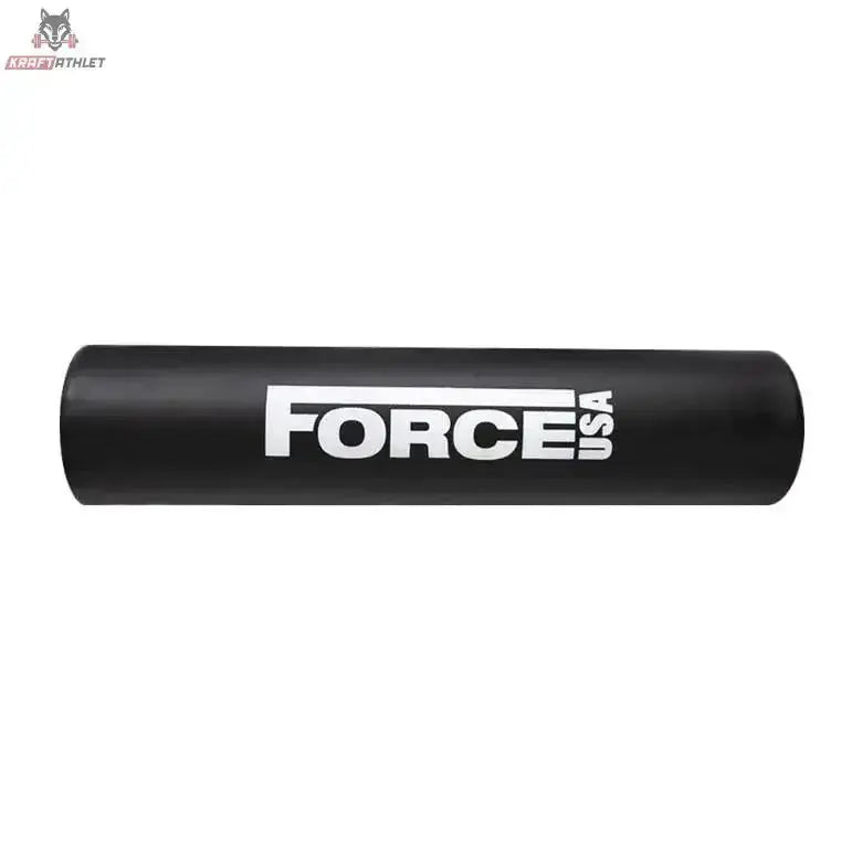 Force USA Barbell Pad in Schwarz mit weißem Logo, Seitenansicht des Nackenpolsters auf weißem Hintergrund