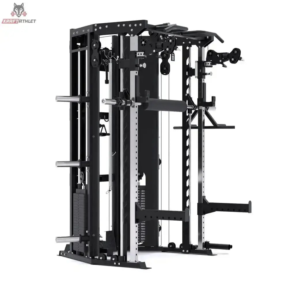 Force USA C10 All-In-One Trainer in Schwarz, Schrägansicht mit Kabelzügen und Hantelablagen