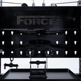 Force USA C20 All-In-One Trainer – Detail des Oberteils mit Logo und Zubehörhaken