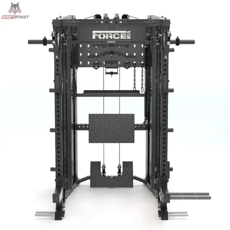 Force USA C20 All-In-One Trainer – Frontansicht mit Kabelzug und Sitz