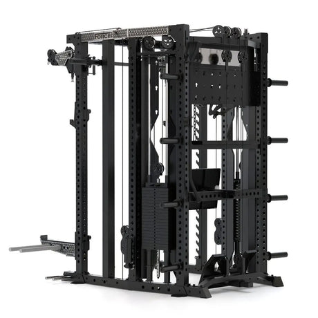 Force USA C20 All-In-One Trainer – Schrägansicht von links mit Gewichtsstapel