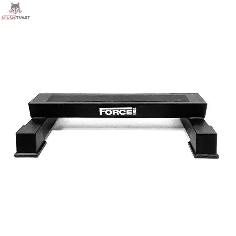 Force USA Calf Block in Frontansicht, schwarze Plattform mit zwei Standfüßen auf weißem Hintergrund