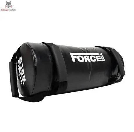 Force USA Endurance Core Bag 10 kg Sandbag in Schwarz, Schrägansicht mit gummierten Griffen und Klettband