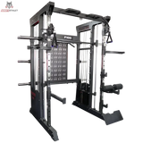 Force USA F100 V2 All-In-One Trainer in Schwarz, Schrägansicht mit Gewichtsstapel und Smith-Führung
