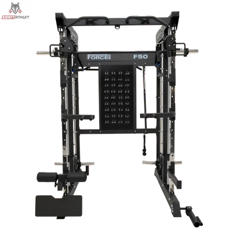 Force USA F50 V2 All-In-One Trainer in Frontansicht mit Smith-Stange und Beinablage