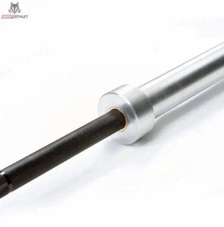 Force USA Freedom Barbell V2 Detail des Übergangs von der Hülse zum schwarzen Griffbereich