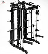 Force USA G15 All-In-One Trainer in Schwarz, Schrägansicht mit Smith Machine und Kabelzügen