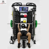 Force USA G15 All-In-One Trainer, Mann trainiert Bankdrücken in der Smith Machine