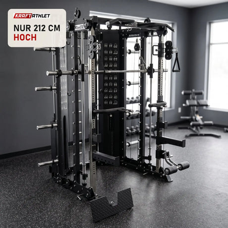 Force USA G15 Compact All-In-One Trainer in einem fertig eingerichteten Studio mit dunklen Wänden und Gummiboden