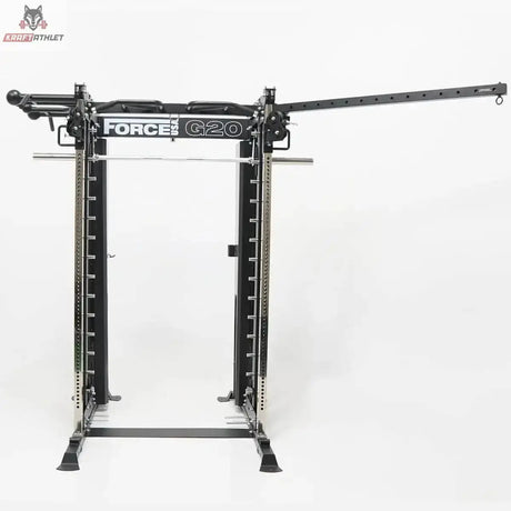 Force USA G20 V2 Pro All-In-One Trainer – Frontansicht mit ausgeschwenktem Arm vor hellem Hintergrund