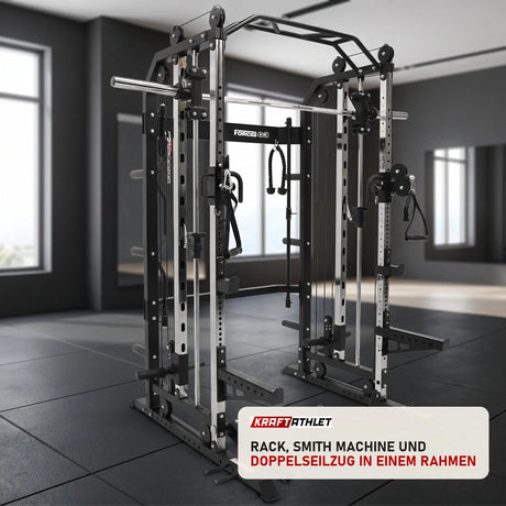 Force USA G3 All-In-One Trainer in einem fertig eingerichteten Studio mit dunklen Wänden und Gummiboden
