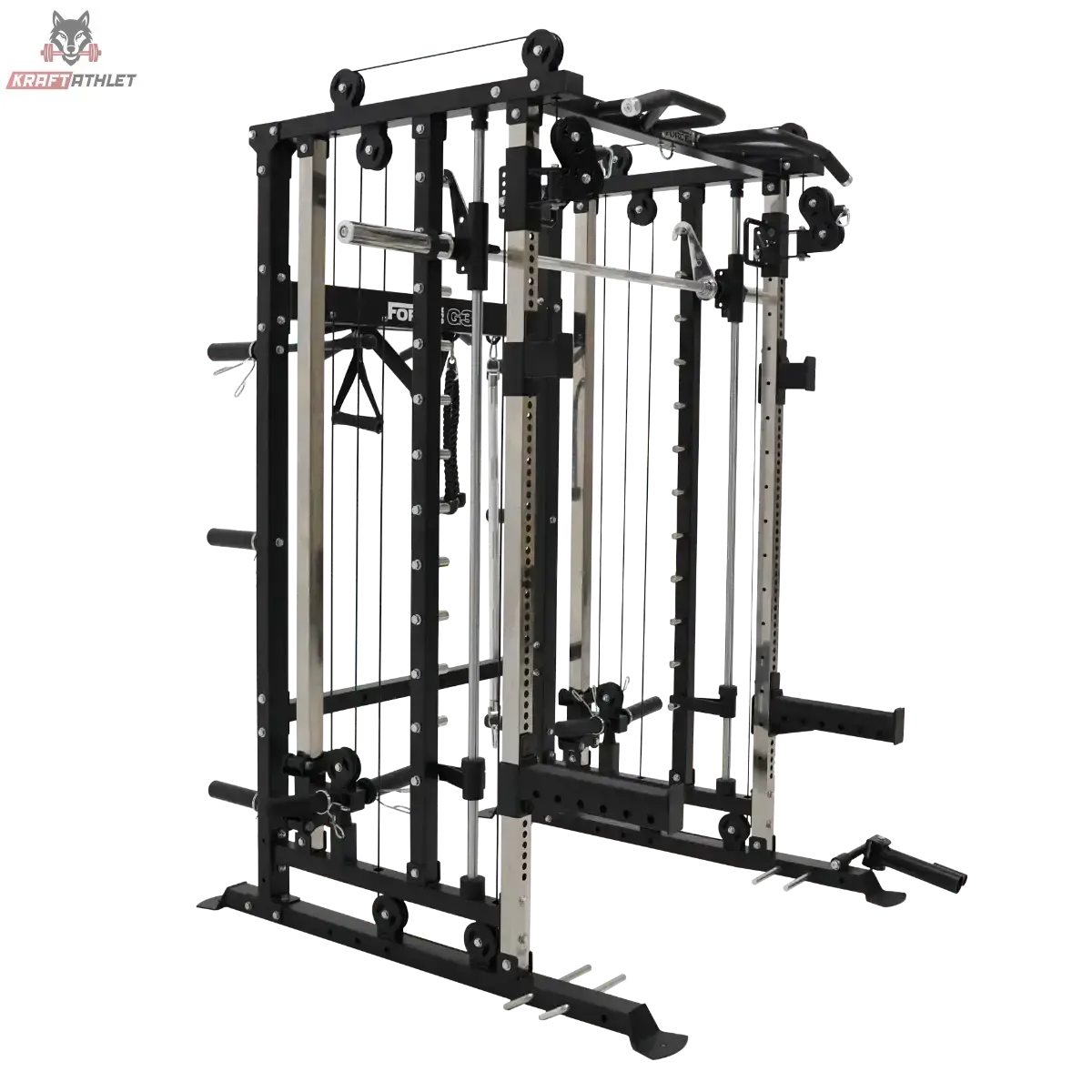 Force USA G3 V2 All-In-One Trainer – Schrägansicht von hinten mit Seilzugtürmen und Ablagen