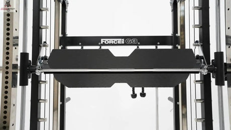 Force USA G3 V2 Beinpresse-Platte im Gestell montiert, Frontansicht mit Logo