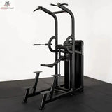 Force USA Kinetic Series Klimmzug- und Dipmaschine – Schrägansicht auf schwarzem Studioboden vor weißer Wand