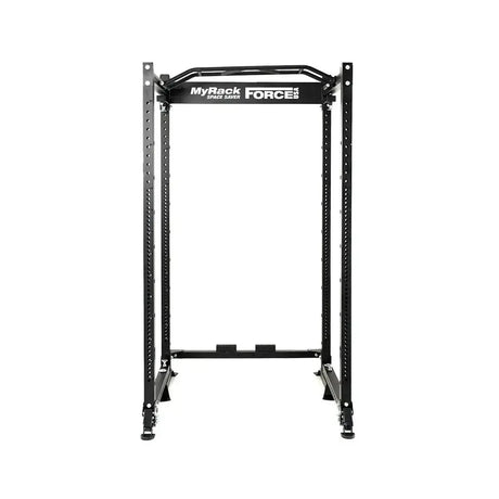 Force USA MyRack SpaceSaver klappbares Power Rack in der Frontansicht mit Logo an der oberen Querstrebe