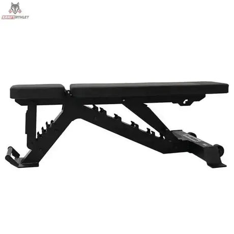 Force USA Pro Series FID Bench Hantelbank in Schwarz, flach eingestellt, Seitenansicht