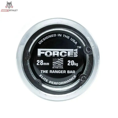 Force USA Ranger Olympia Langhantel V2, Detail der Endkappe mit Logo und Angaben 28 mm und 20 kg