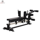 Force USA Sliding Bench Trainingsbank in Schrägansicht mit Beinhalter, Sitz und Schlitten auf der Laufschiene