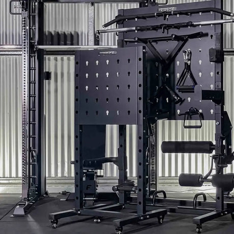 Force USA Storage Rack Pro Zubehörregal, Regal mit Lagerplatz Schrägansicht