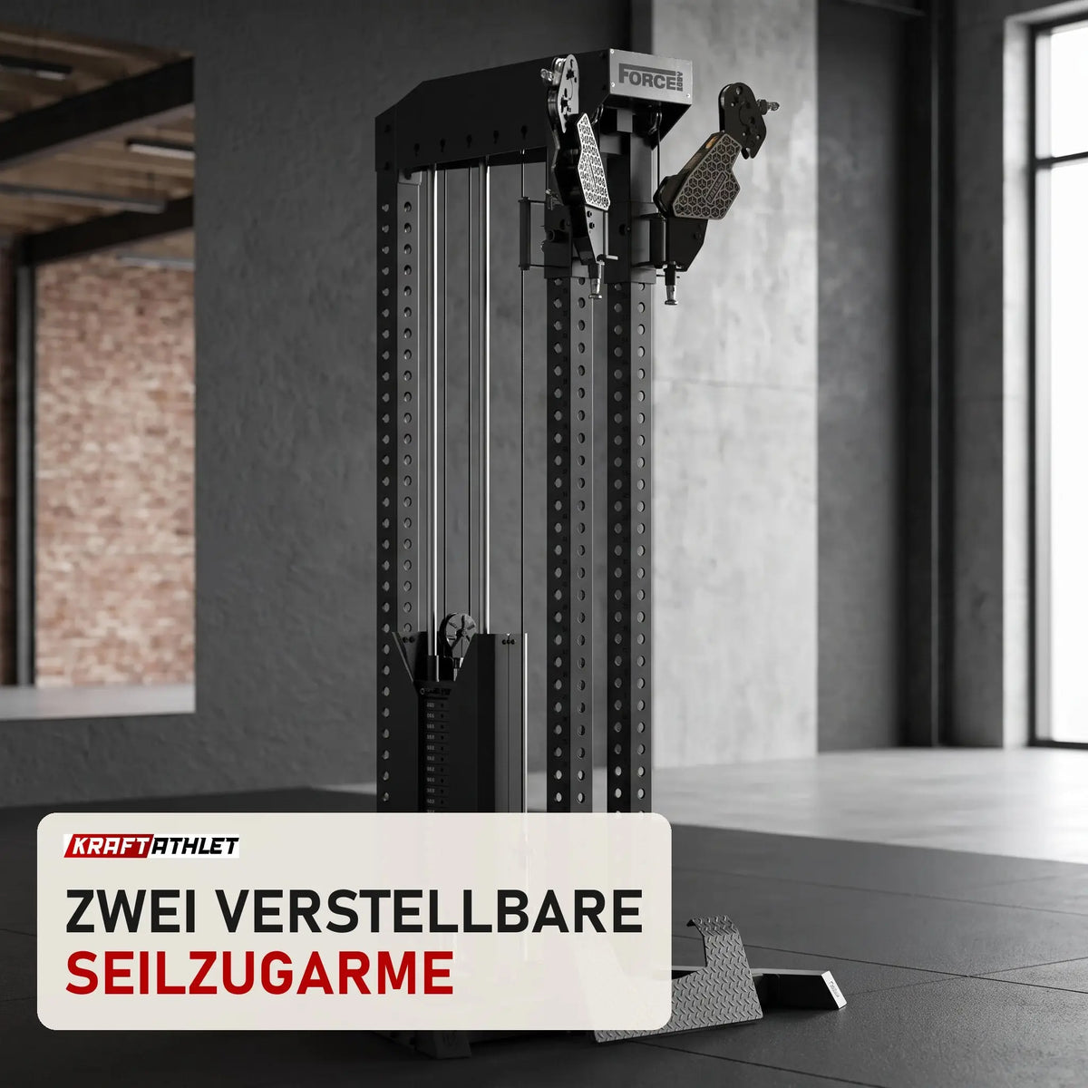 Force USA Tandem Tower Kabelturm in einem fertig eingerichteten Studio mit dunklen Wänden und Gummiboden