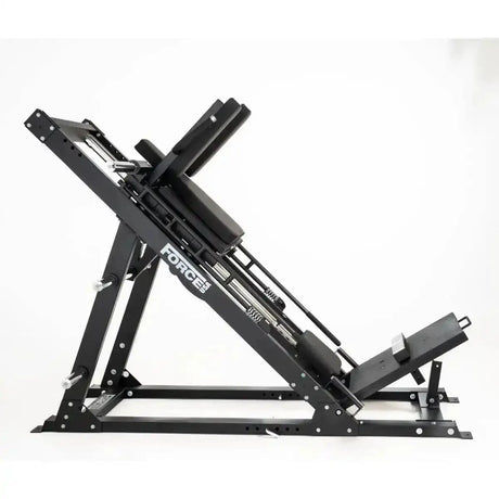 Force USA Ultimate V2 Leg Press & Hack Squat: Seitenansicht mit schrägen Führungsschienen