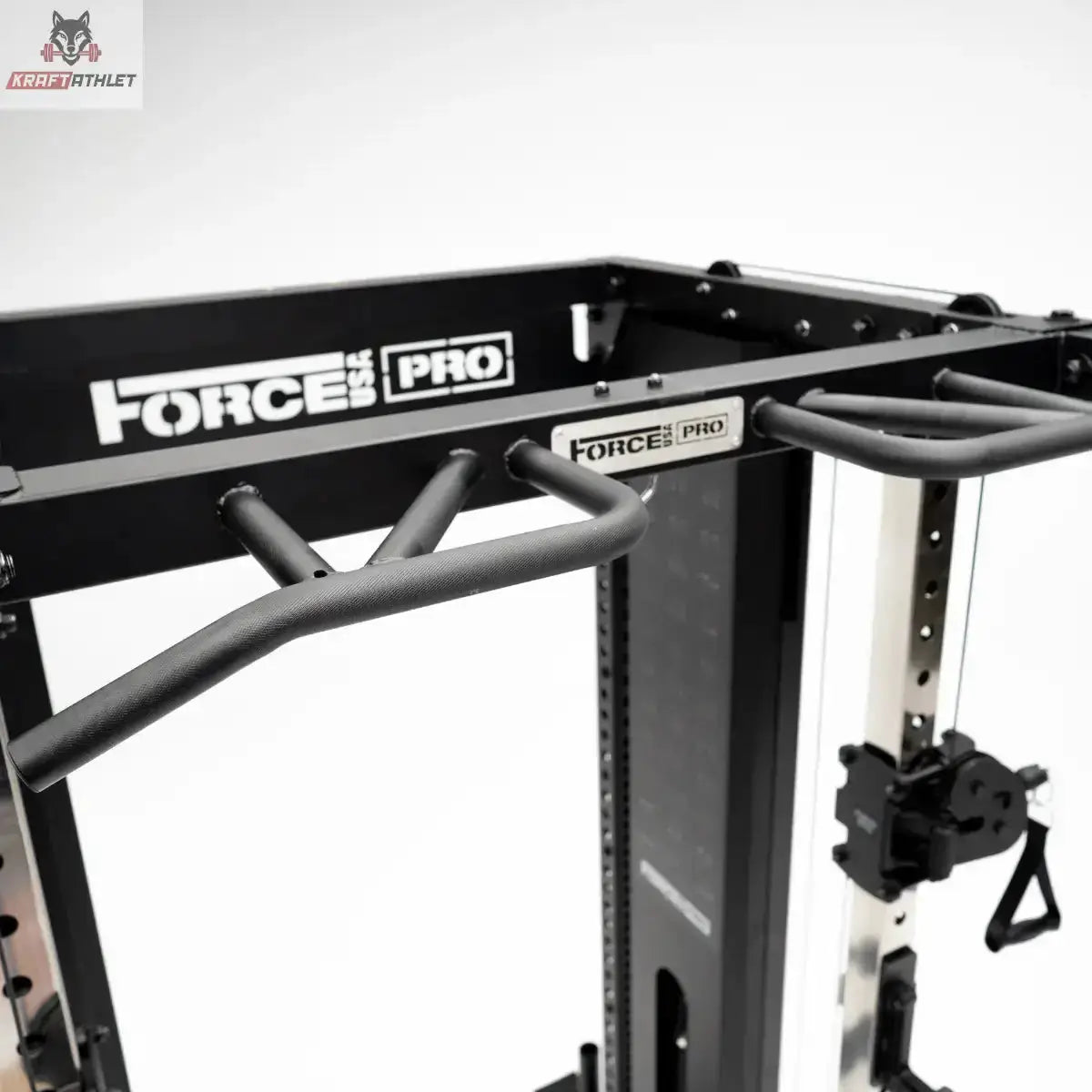 Force USA X15 Pro Multi Trainer, Detail der Klimmzugstange mit Logo