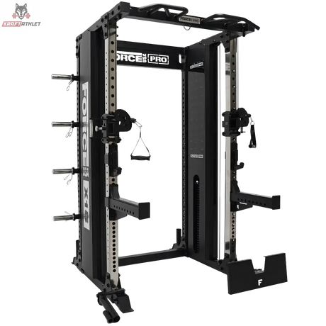 Force USA X15 Pro Multi Trainer in Schwarz, Schrägansicht mit Hantelablagen