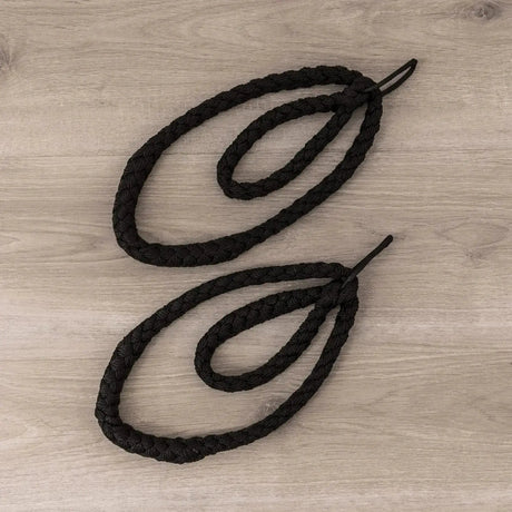 Hegren Double Loop Ropes, Paar schwarze geflochtene Schlaufen auf Holzboden, Draufsicht