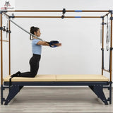 Hegren Double Loop Straps, Frau kniend am Cadillac beim Training mit den Schlaufen