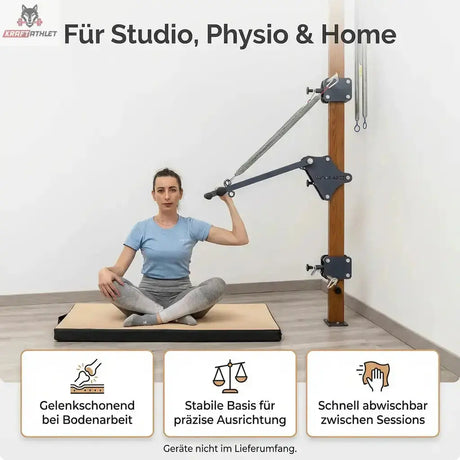 Hegren High Density Pilates-Matte im Einsatz: Frau sitzt im Schneidersitz vor der Wandstation, Grafik mit drei Symbolen