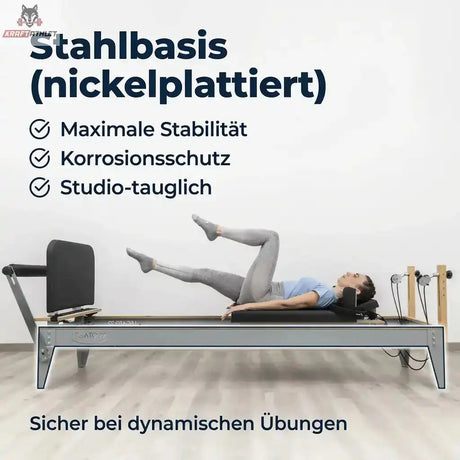 Hegren Jumpboard LEGATO am Reformer mit vernickelter Basis, Frau in Rückenlage