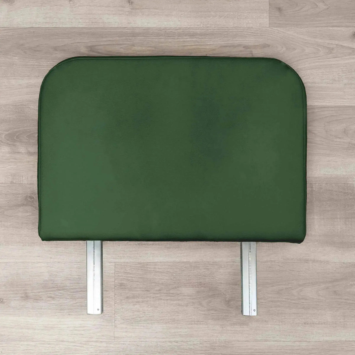 Hegren Jumpboard LEGATO in Grün auf Holzboden, Draufsicht