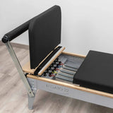 Hegren Jumpboard LEGATO am LEGATO 22 Reformer montiert, schwarz